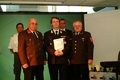 5 Helme fr die Freiwillige Feuerwehr Gmnd (N): EOBI Karl Eder, Kmdt. BFA Dr. Michael Bhm, OV Johann Kozar (v.l.)
