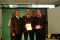5 Helme fr die Freiwillige Feuerwehr Emmersdorf (N): EOBI Karl Eder, BFA Dr. Michael Bhm, OV Johann Kozar (v.l.)
